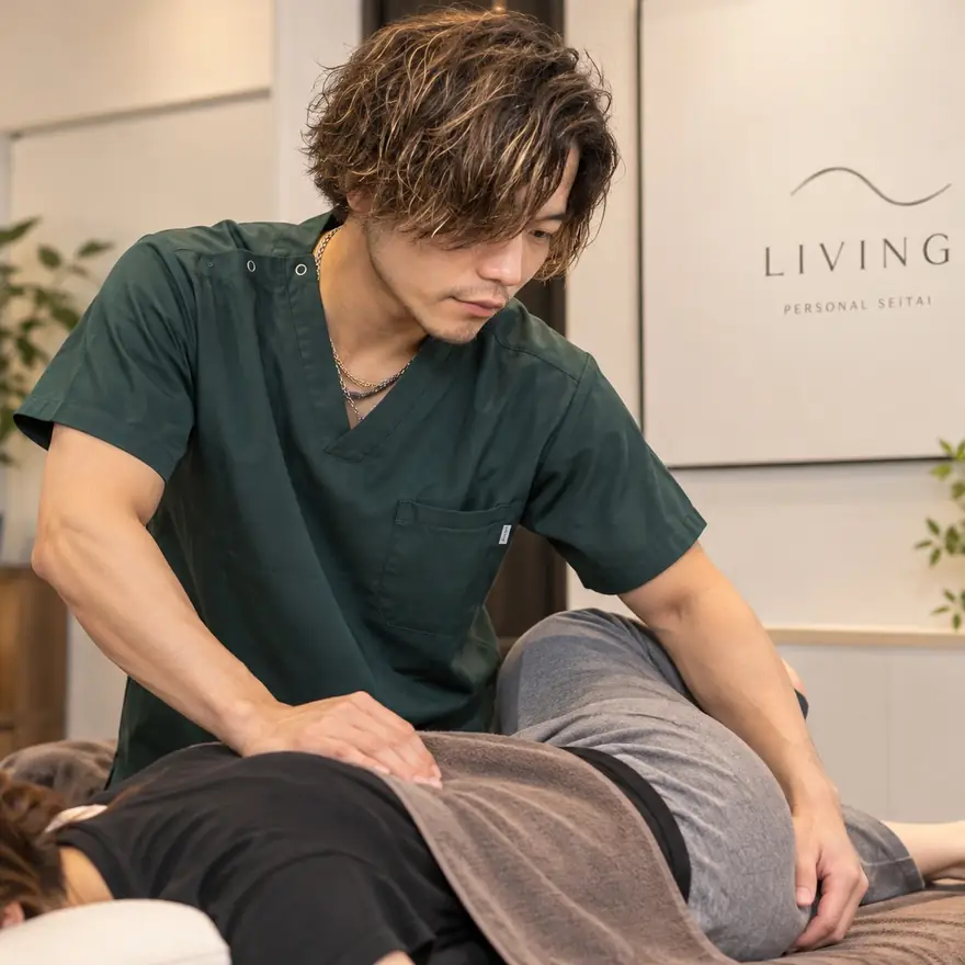 大森のコンディショニングサロンLIVINGでの整体の様子